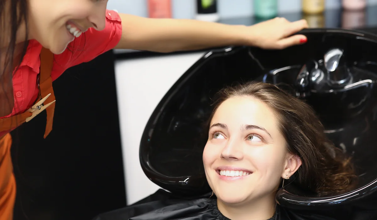 Coloración consciente: tonos que iluminan tu esencia sin dañar tu cabello