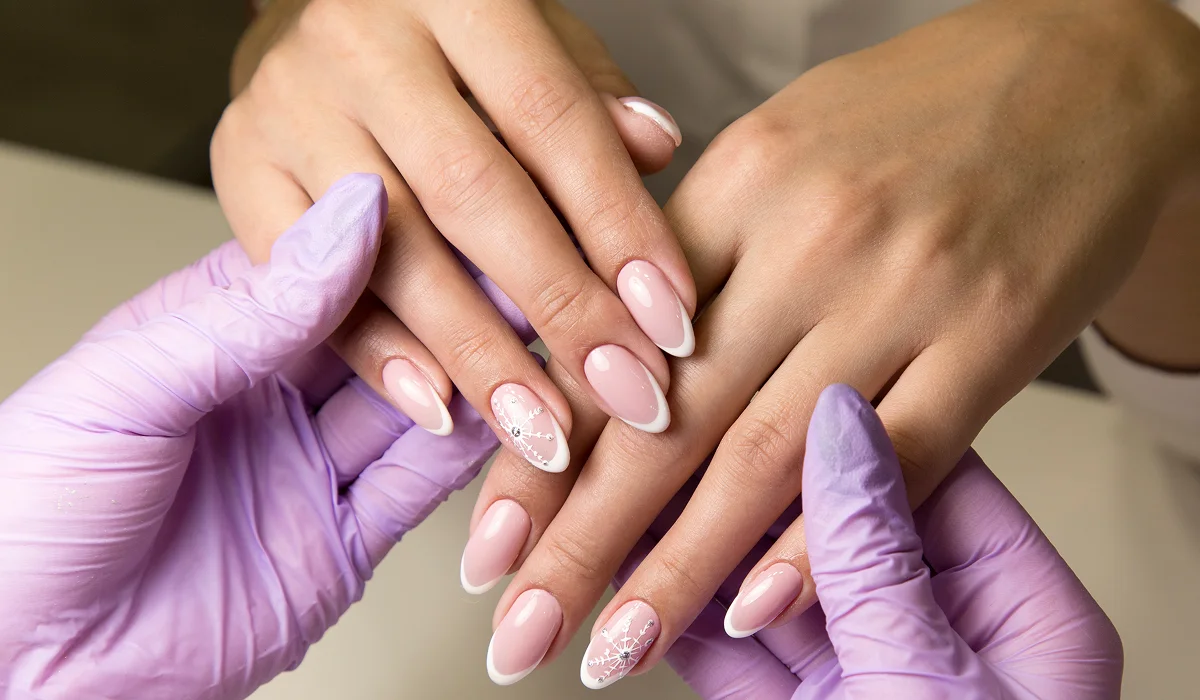 Manicura y pedicura con propósito: más que belleza, bienestar